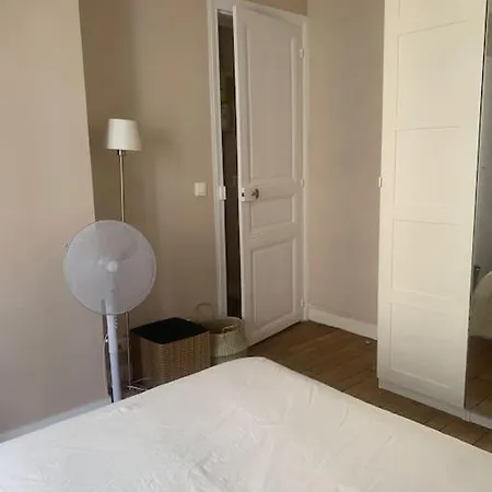 Calme Et Central Apartament *