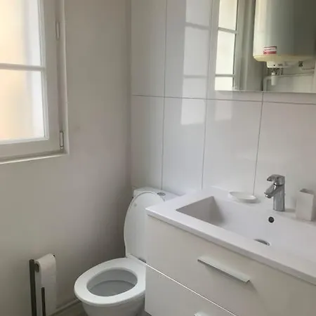 Calme Et Central Apartament *