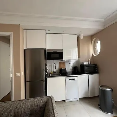 Calme Et Central Apartament *