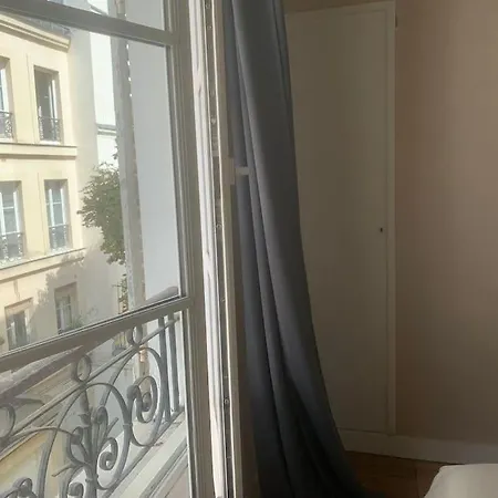 Apartament Calme Et Central Paryż